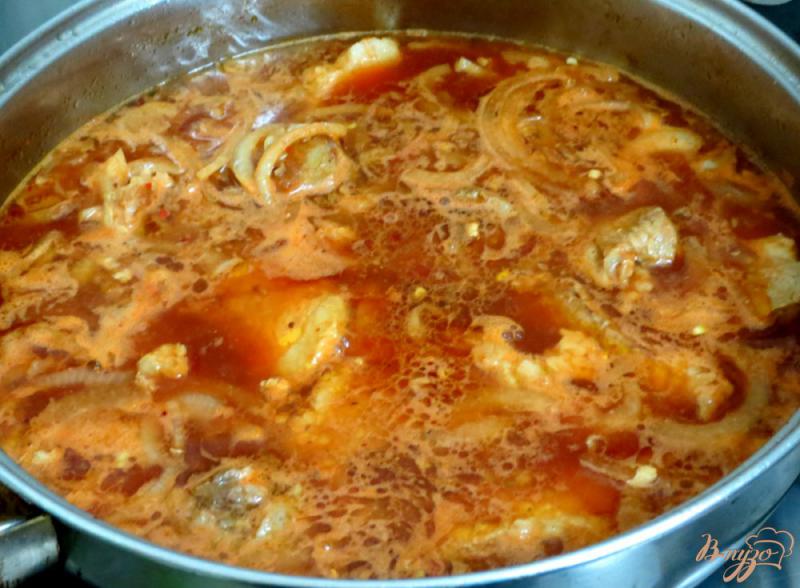 Фото приготовление рецепта: Свинина пряная в томатном соусе шаг №6