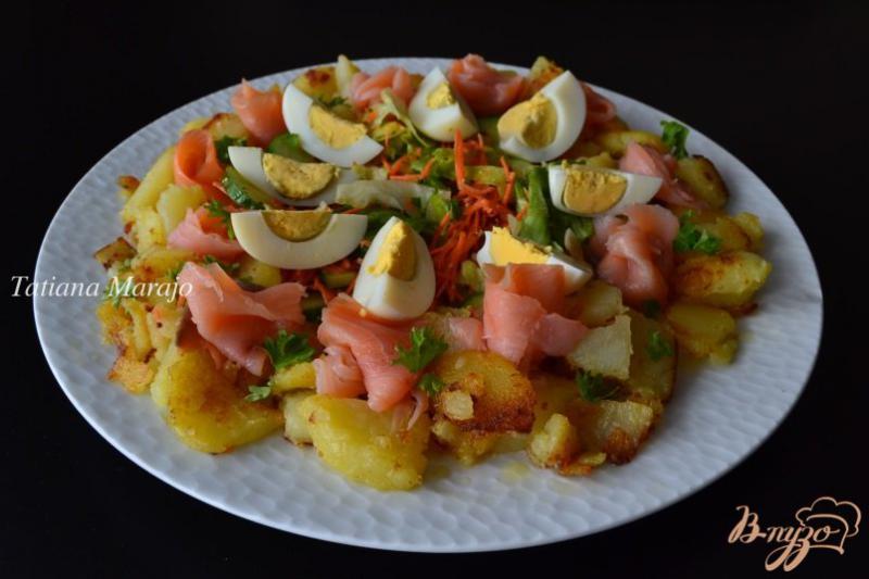 Фото приготовление рецепта: Овощной салат с картофелем и копченой семгой шаг №7