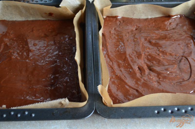 Фото приготовление рецепта: Шоколадный торт со взбитыми сливками шаг №6