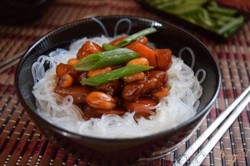 Фото приготовление рецепта: Свинина с арахисом по-китайски шаг №6