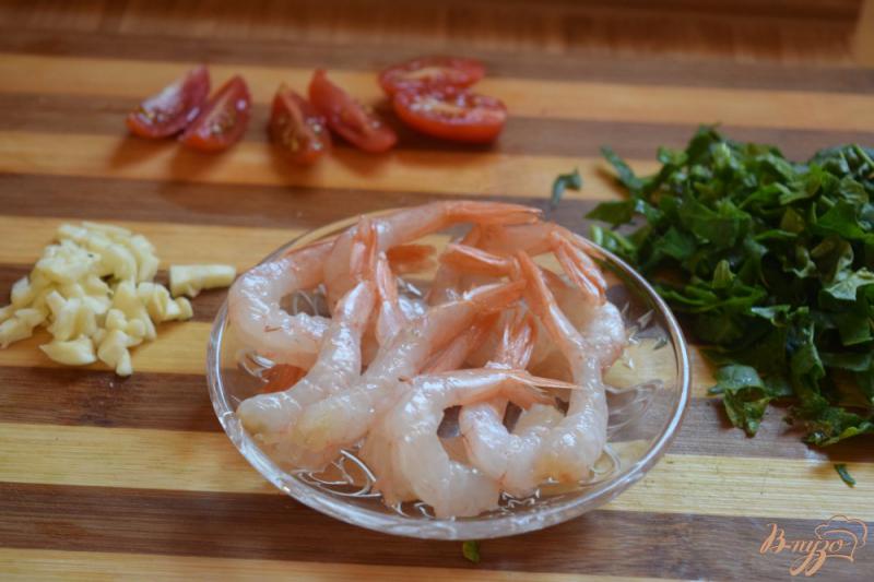 Фото приготовление рецепта: Креветки в сливочно-чесночном соусе шаг №1
