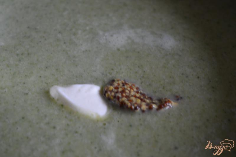 Фото приготовление рецепта: Суп-пюре из брокколи с орешками кешью шаг №4