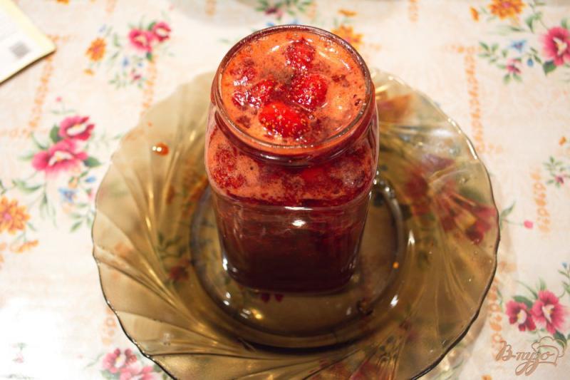 Фото приготовление рецепта: Клубничное варенье с желфиксом( варенье с целыми ягодами) шаг №5