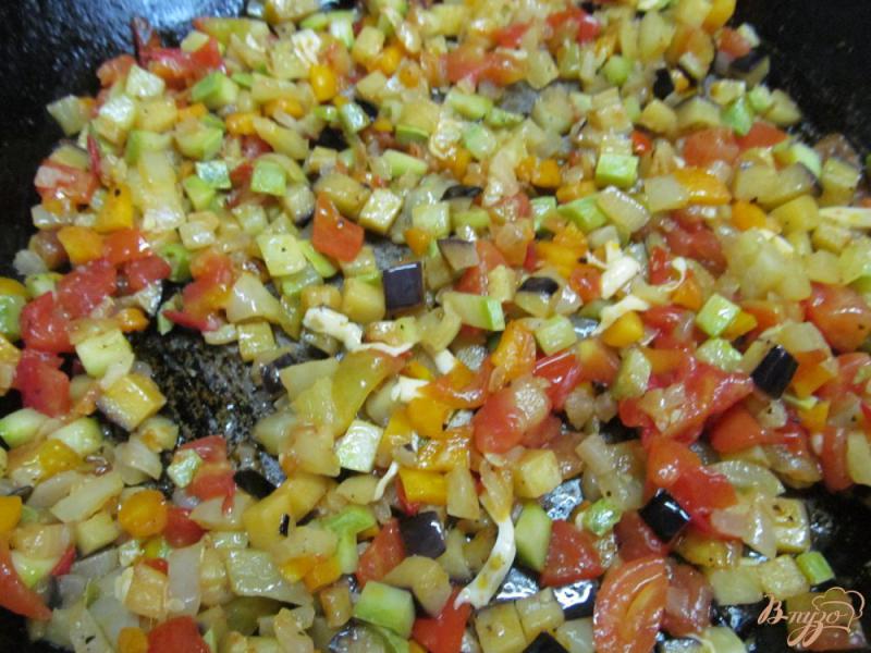 Фото приготовление рецепта: Фаршированный перец овощами шаг №5