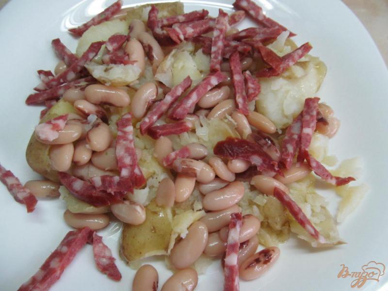 Фото приготовление рецепта: Салат из молодого картофеля и фасоли шаг №6