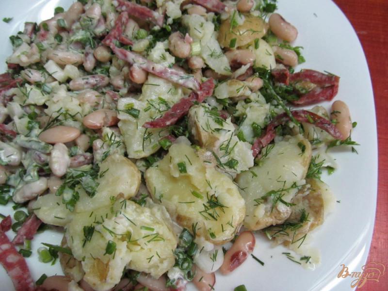 Фото приготовление рецепта: Салат из молодого картофеля и фасоли шаг №7