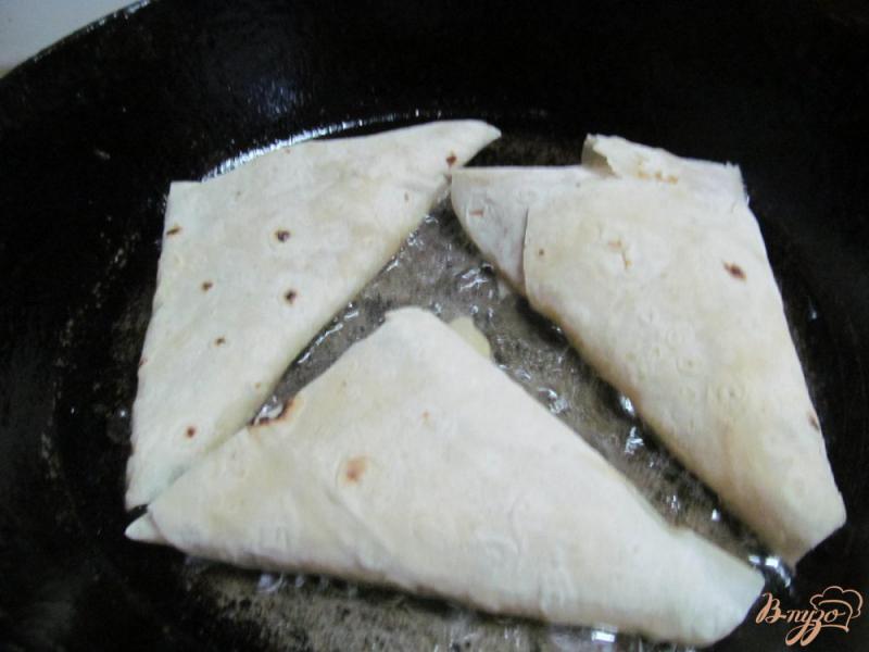 Фото приготовление рецепта: Треугольные пирожки из лаваша шаг №6