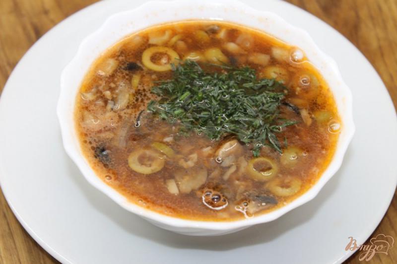 Фото приготовление рецепта: Томатный суп с двумя видами грибов шаг №6