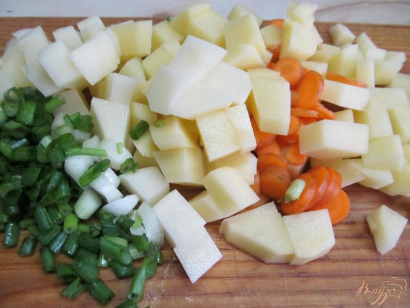 Фото приготовление рецепта: Суп карри с молодыми овощами и огурцом шаг №3
