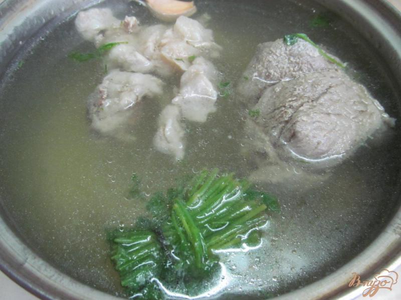 Фото приготовление рецепта: Суп карри с молодыми овощами и огурцом шаг №1