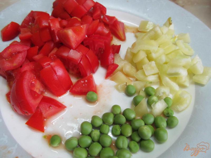 Фото приготовление рецепта: Суп карри с молодыми овощами и огурцом шаг №4