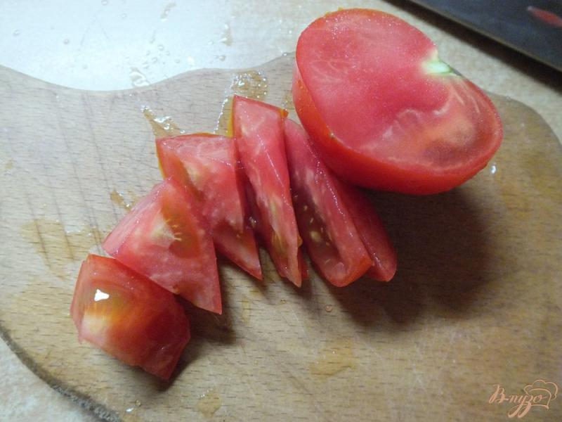 Фото приготовление рецепта: Салат со смородиной и помидорами шаг №1
