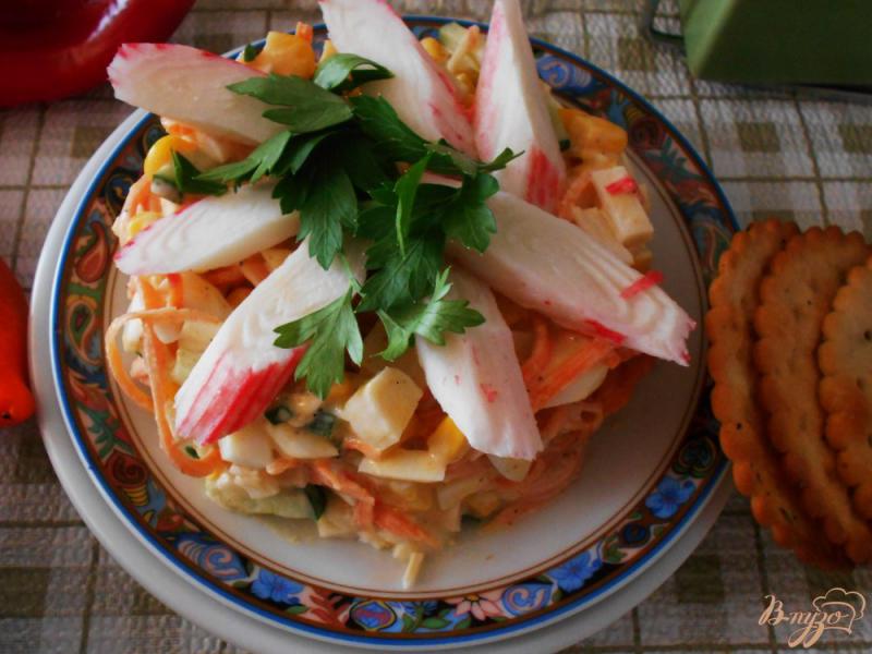 Фото приготовление рецепта: Салат с крабовыми палочками и морковью по-корейски шаг №5