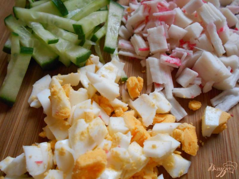 Фото приготовление рецепта: Салат с крабовыми палочками и морковью по-корейски шаг №1