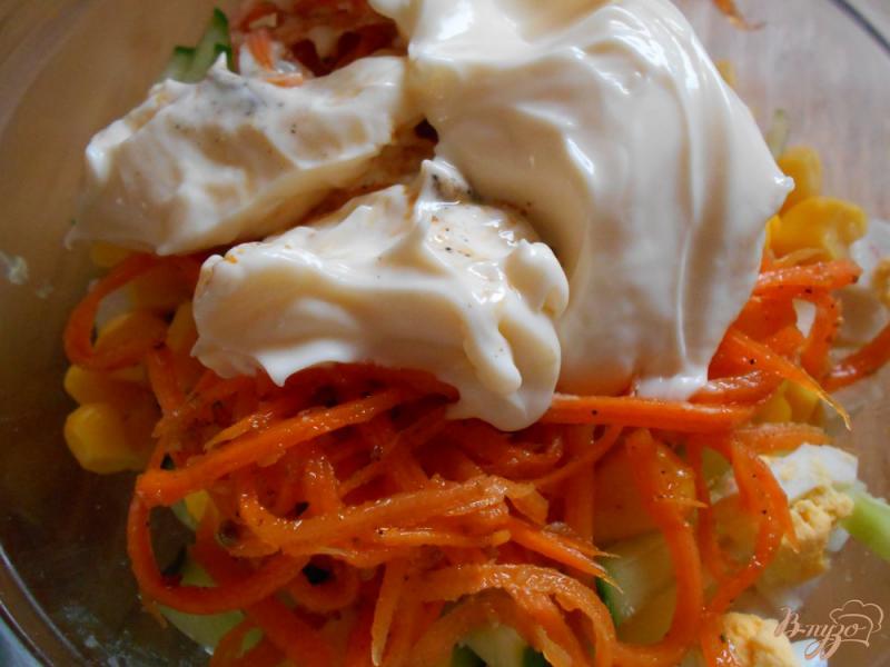 Фото приготовление рецепта: Салат с крабовыми палочками и морковью по-корейски шаг №4