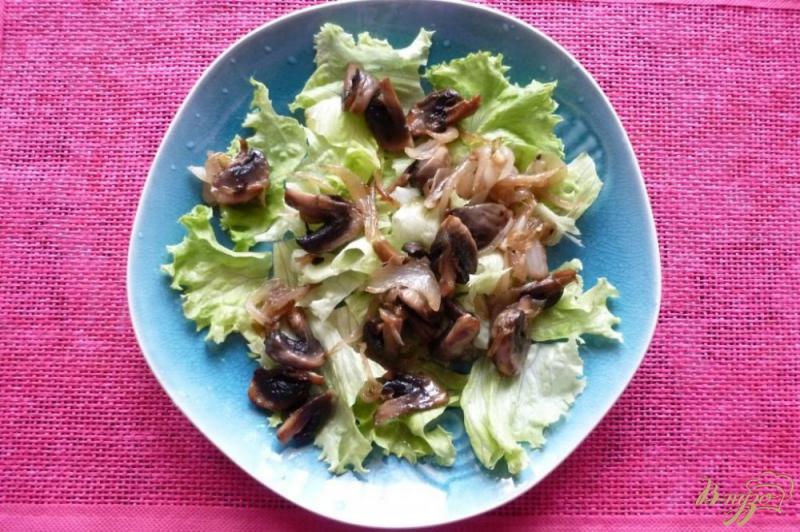 Фото приготовление рецепта: Салат из огурцов и шампиньонов шаг №3