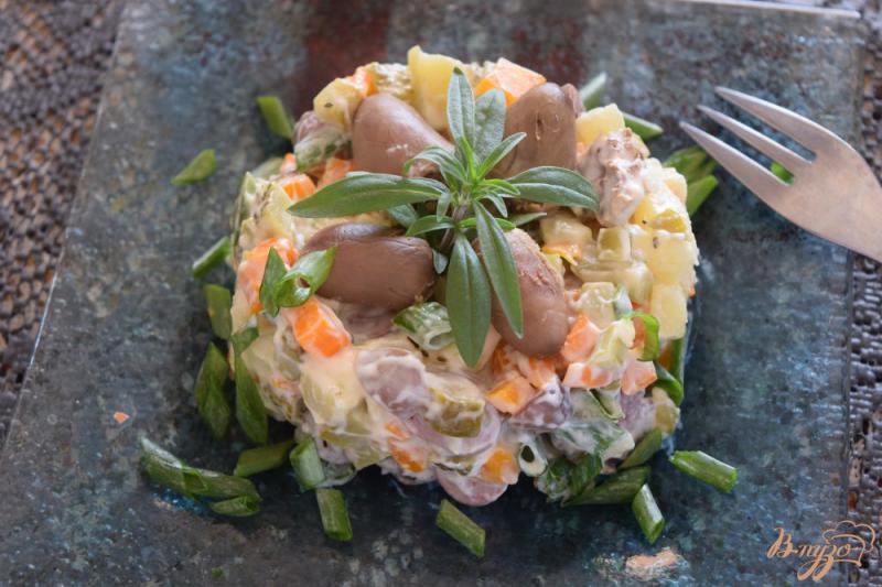 Фото приготовление рецепта: Салат с куриными сердечками шаг №6