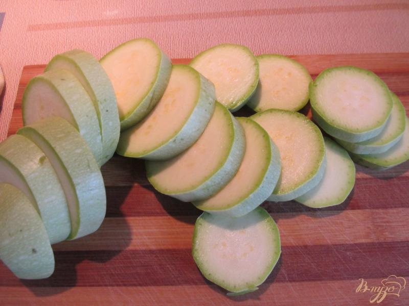 Фото приготовление рецепта: Слоеное овощное рагу из картофеля и кабачков шаг №1