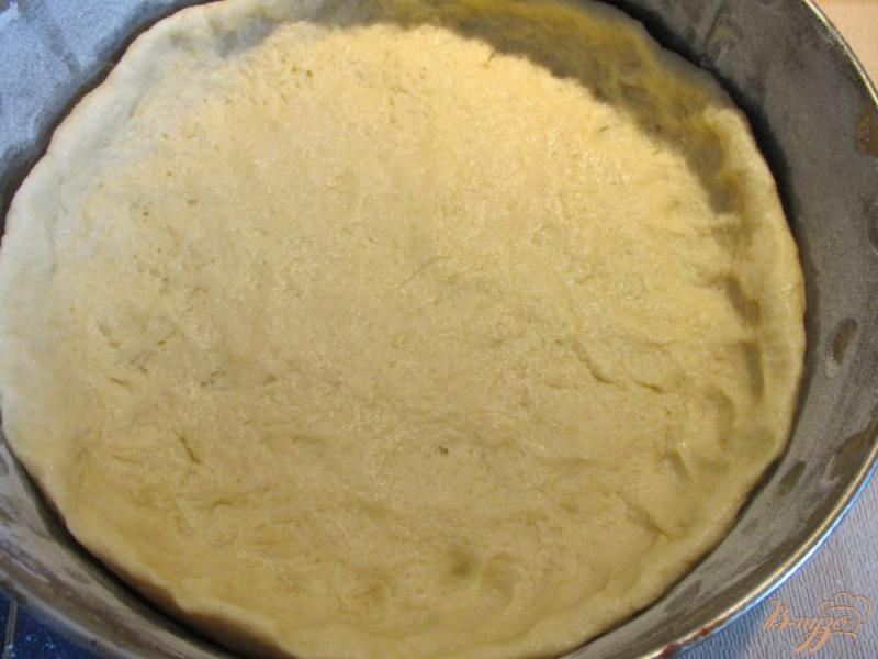 Фото приготовление рецепта: Пирог с вишней в сметанной заливке шаг №5