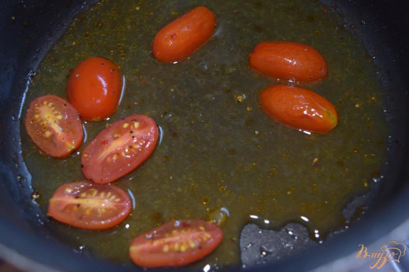 Фото приготовление рецепта: Теплый салат из брокколи и помидоров  с апельсиновой заправкой шаг №4
