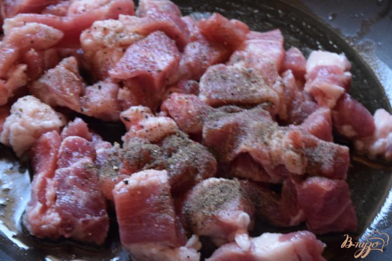 Фото приготовление рецепта: Подлива из свинины по-домашнему шаг №3
