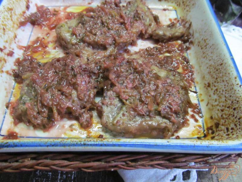 Фото приготовление рецепта: Мясо под соусом из красной смородины шаг №4