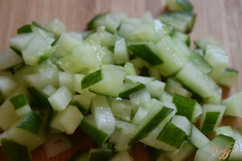 Фото приготовление рецепта: Салат со свининой и краснокачанной капустой шаг №3