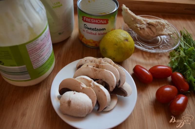 Фото приготовление рецепта: Салат с куриным филе и шампиньонами шаг №1