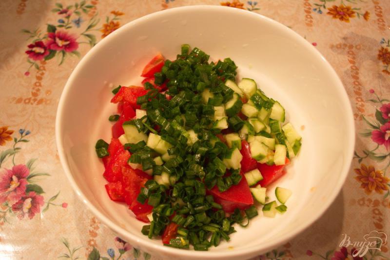 Фото приготовление рецепта: Сочный салат с курицей и бальзамиком шаг №3