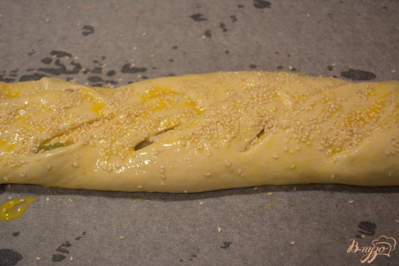 Фото приготовление рецепта: Дрожжевой капустный пирог- косичка шаг №7
