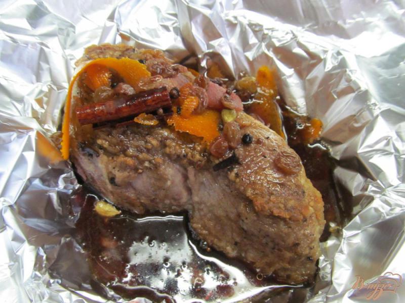 Фото приготовление рецепта: Мясо запеченное в глинтвейне шаг №8
