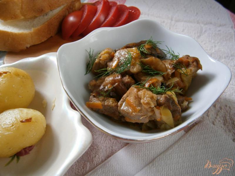 Фото приготовление рецепта: Мясо, тушеное с грибами и сладким перцем шаг №8