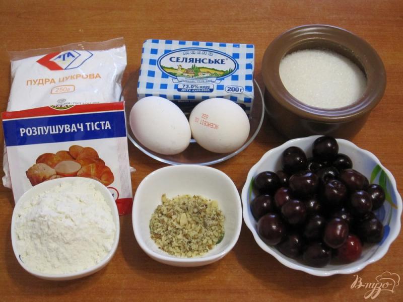 Фото приготовление рецепта: Кекс с вишнями и глазурью шаг №1