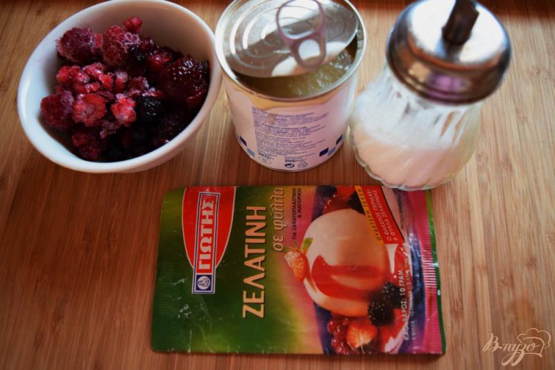 Фото приготовление рецепта: Суфле из лесных ягод шаг №1