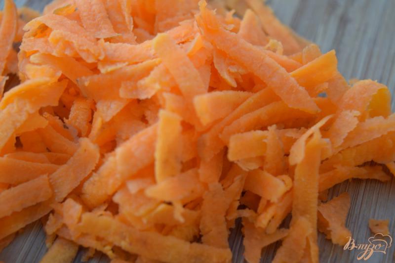 Фото приготовление рецепта: Салат из краснокачанной капусты и дайкона шаг №2