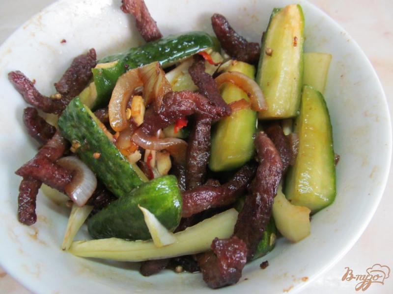Фото приготовление рецепта: Мясо с огурцами по-корейски шаг №11