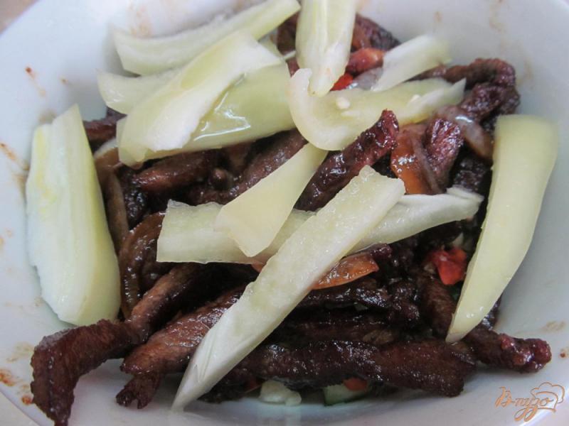 Фото приготовление рецепта: Мясо с огурцами по-корейски шаг №10