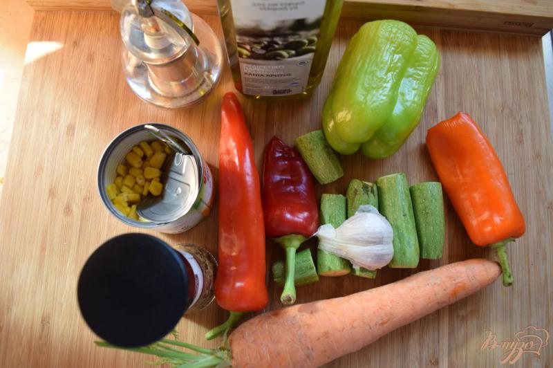 Фото приготовление рецепта: Гарнир из цуккини и моркови и кукурузы шаг №1