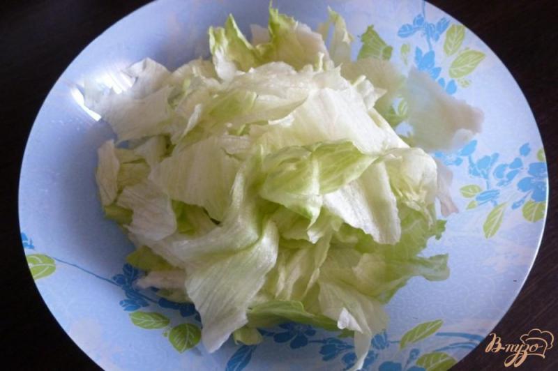 Фото приготовление рецепта: Легкий листовой салат с йогуртом шаг №1