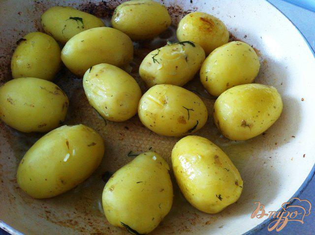 Фото приготовление рецепта: Молодой картофель на гарнир шаг №4