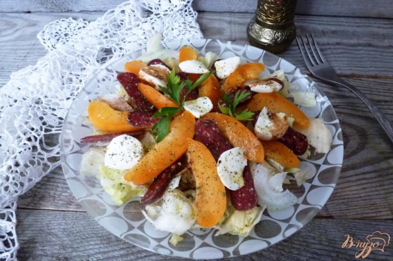 Фото приготовление рецепта: Салат из бастурмы и абрикосов шаг №6