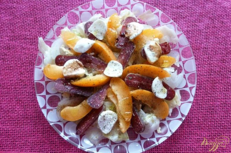 Фото приготовление рецепта: Салат из бастурмы и абрикосов шаг №5