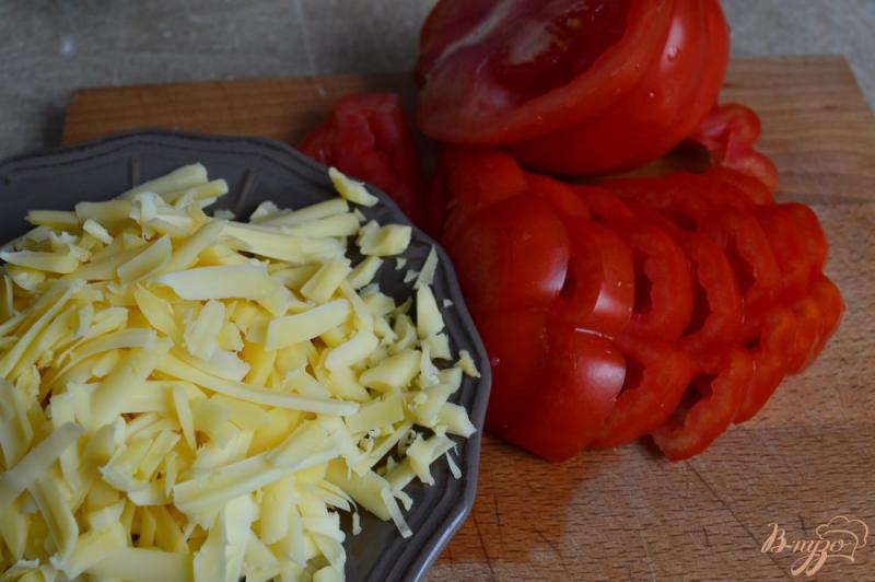 Фото приготовление рецепта: Сырный омлет с овсом шаг №3
