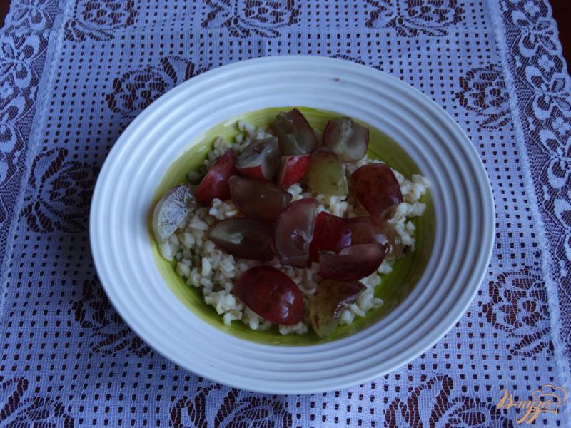 Фото приготовление рецепта: Салат с булгуром и виноградом шаг №2