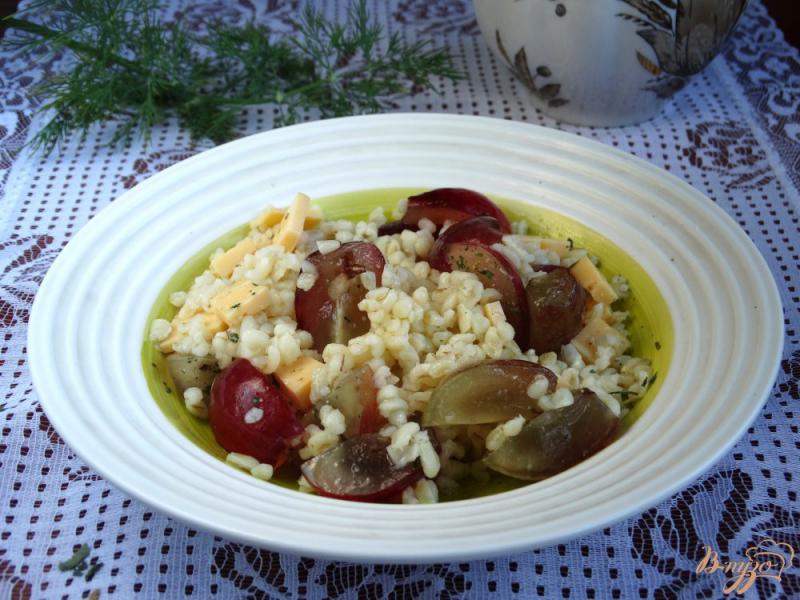 Фото приготовление рецепта: Салат с булгуром и виноградом шаг №7