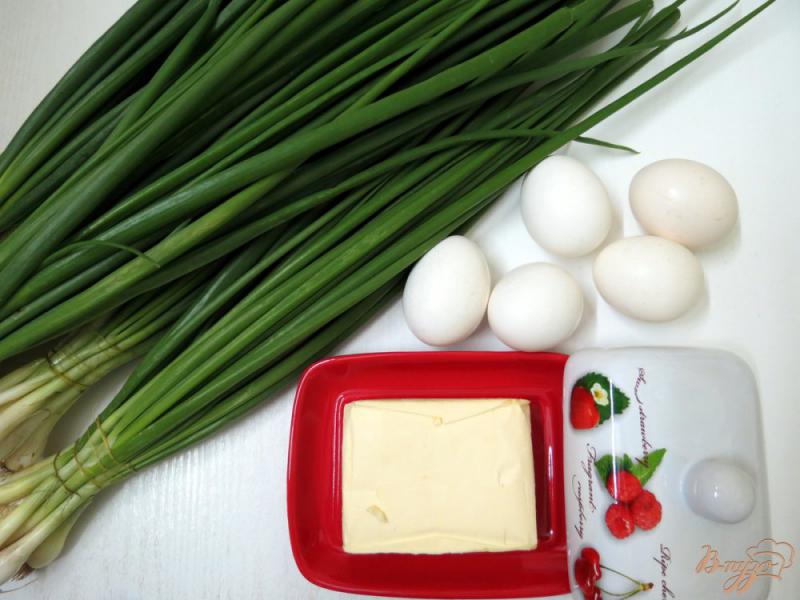 Фото приготовление рецепта: Пирожки с зелёным луком и яйцом шаг №6