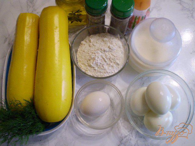 Фото приготовление рецепта: Тортик из кабачков с яичной начинкой шаг №1