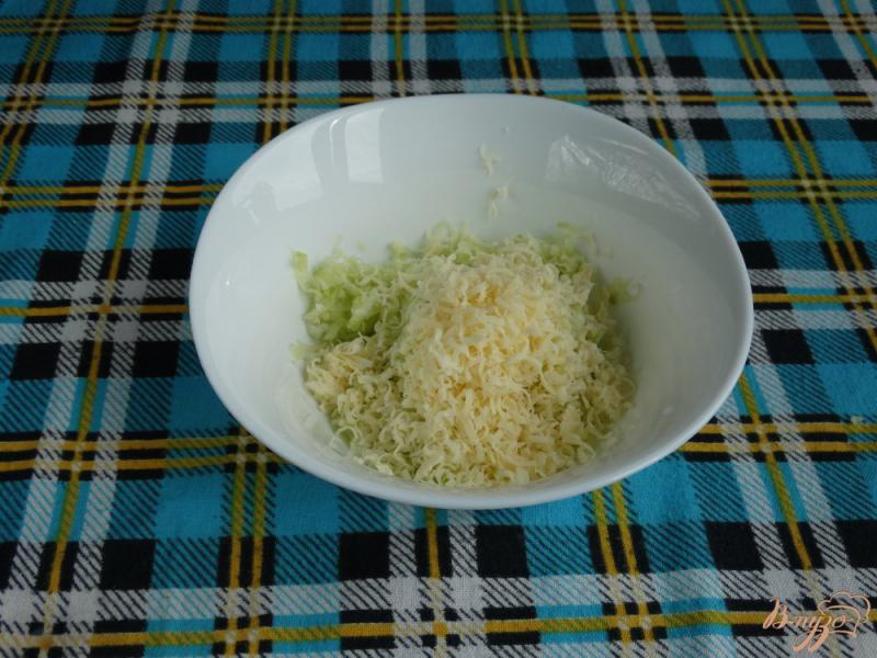 Фото приготовление рецепта: Кабачково-сырные гренки шаг №2