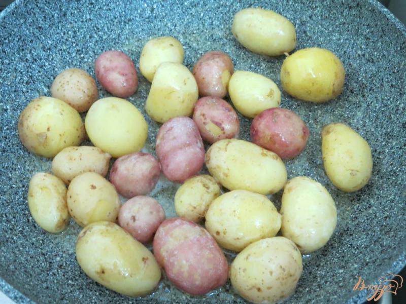 Фото приготовление рецепта: Картофель в мундире с двумя дипами шаг №2