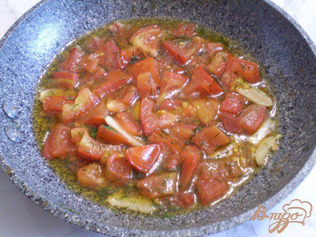 Фото приготовление рецепта: Ракушки с томатами, сыром и чесноком шаг №5